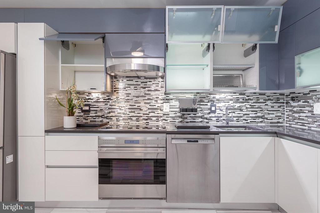 5902 Mount Eagle Dr ##809 - Photo 4 of 45