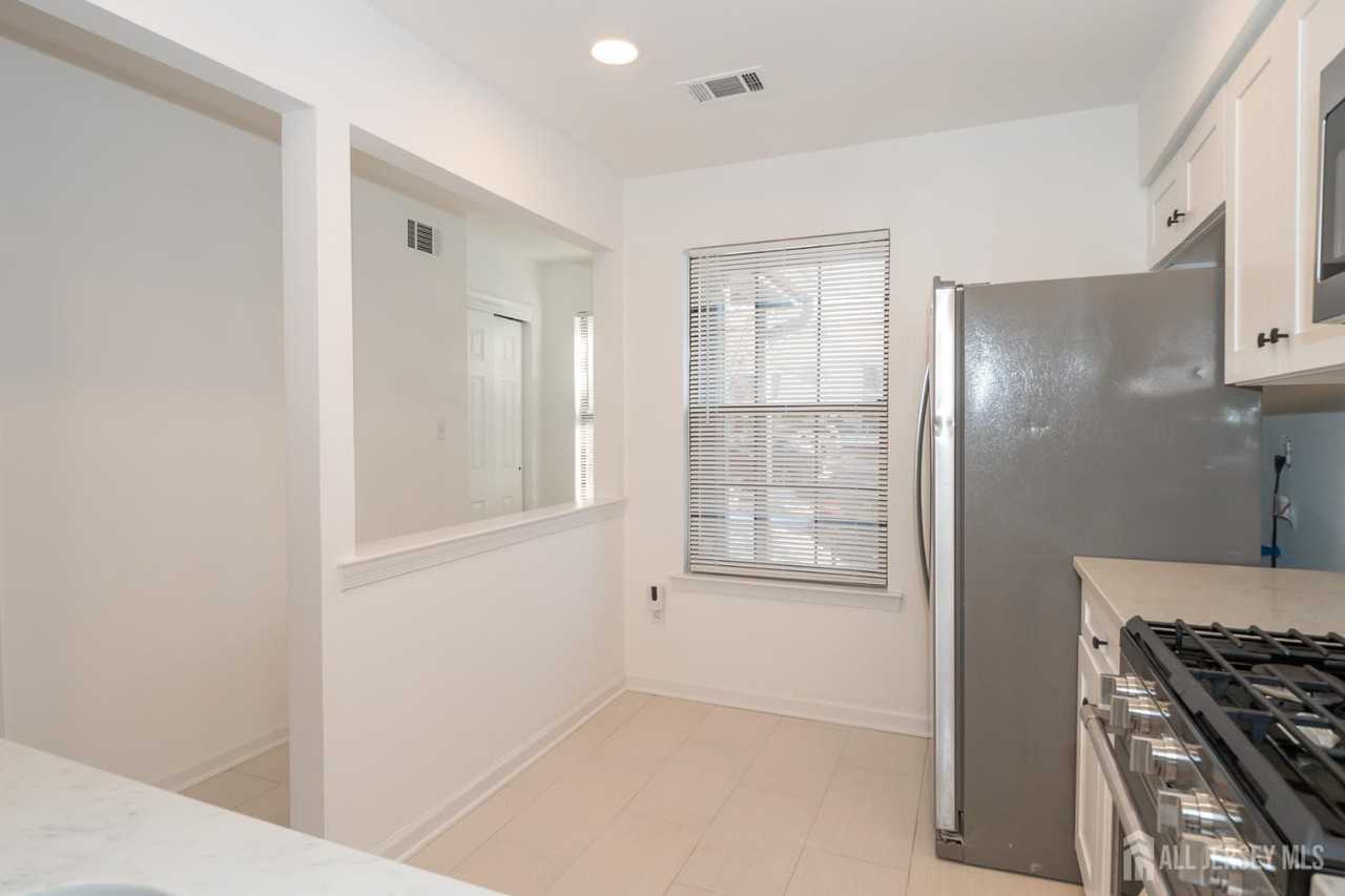 801 Woodbridge Commons Way - Photo 4 of 33