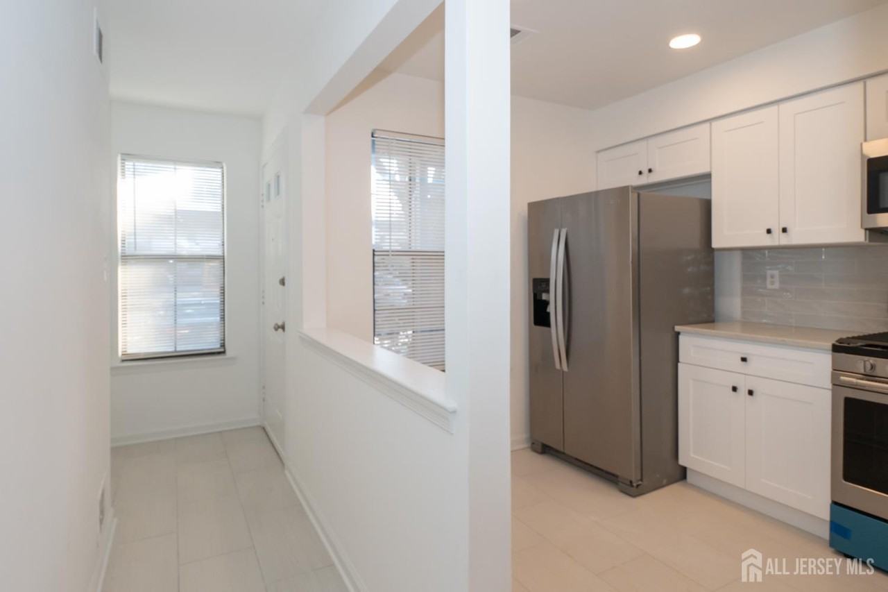 801 Woodbridge Commons Way - Photo 5 of 33