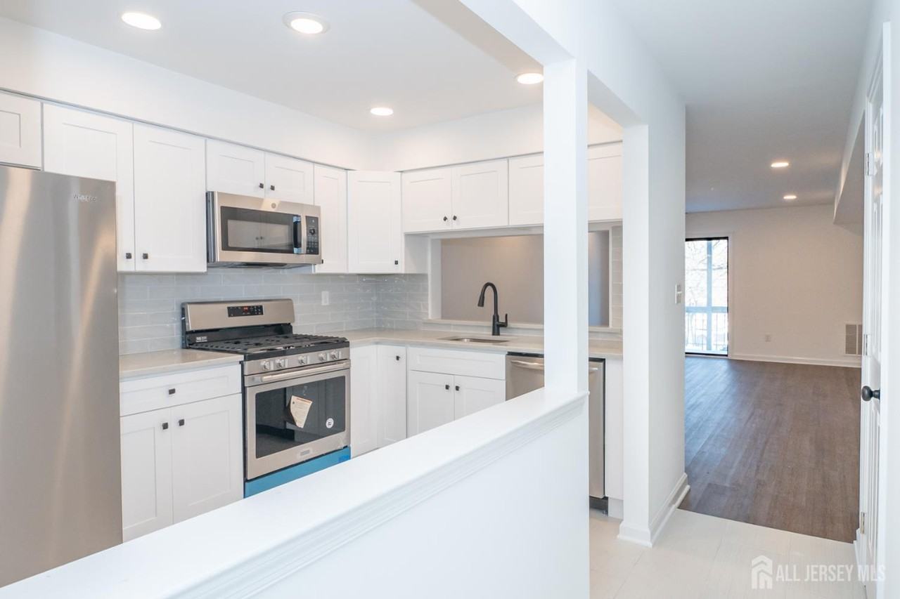 801 Woodbridge Commons Way - Photo 6 of 33