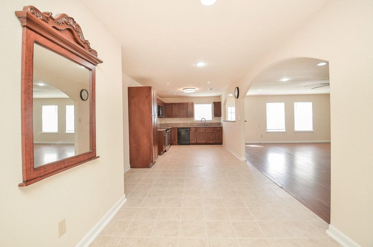 14315 Branchwater Ln - Photo 4 of 24