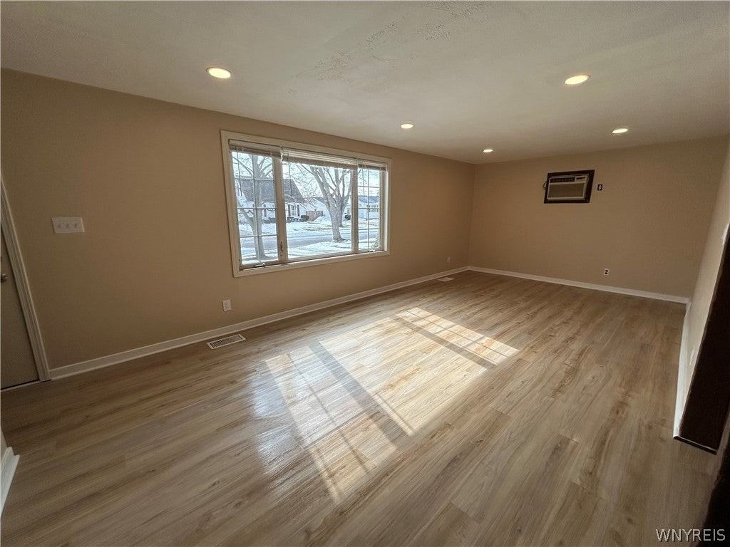 128 Bannard Ave - Photo 6 of 28