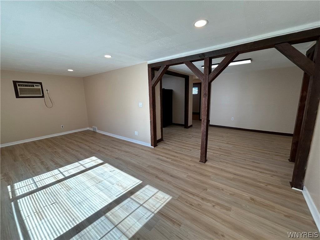 128 Bannard Ave - Photo 7 of 28