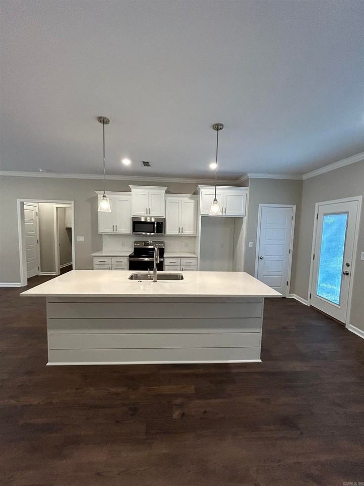121 Stonebriar Dr - Photo 3 of 15