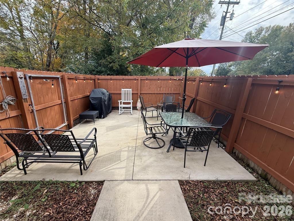 301 S Mountain St - Photo 4 of 13