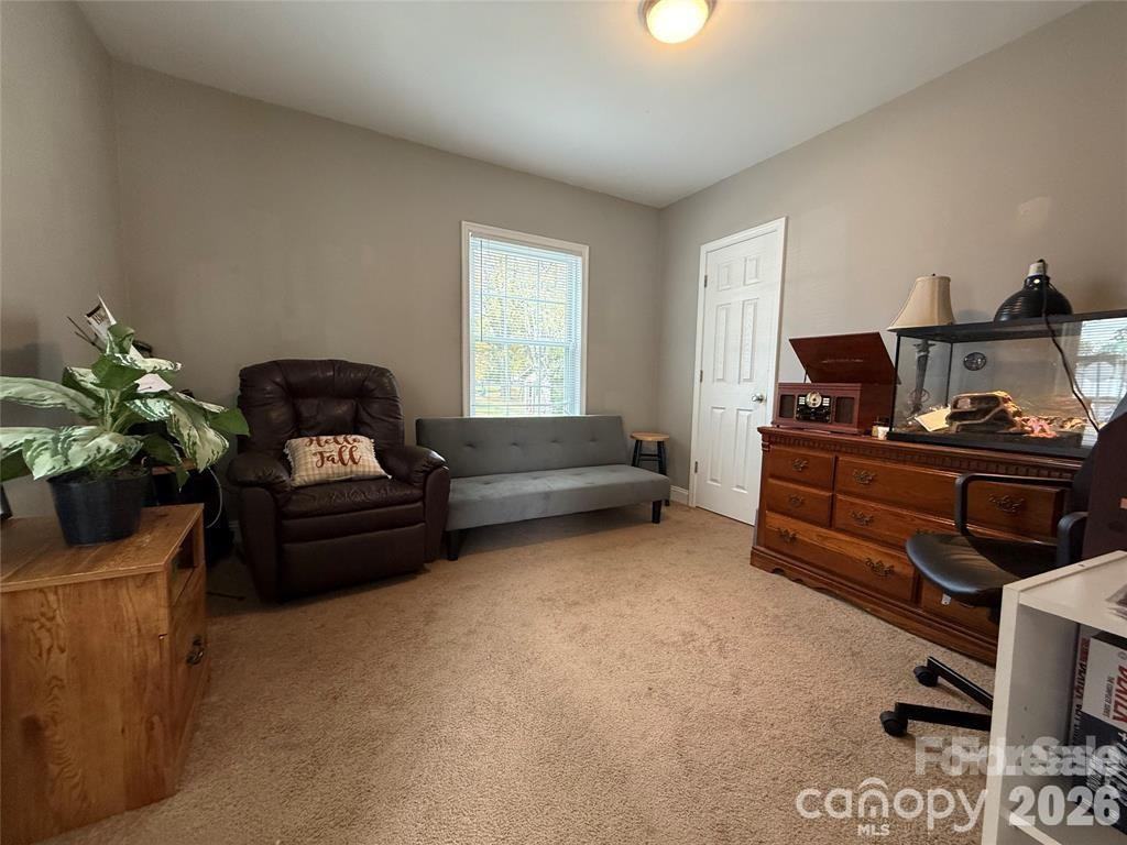 301 S Mountain St - Photo 5 of 13