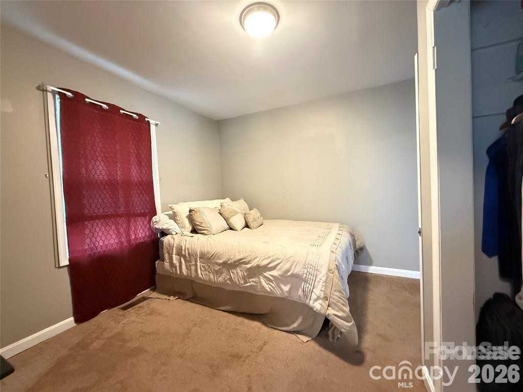 301 S Mountain St - Photo 6 of 13