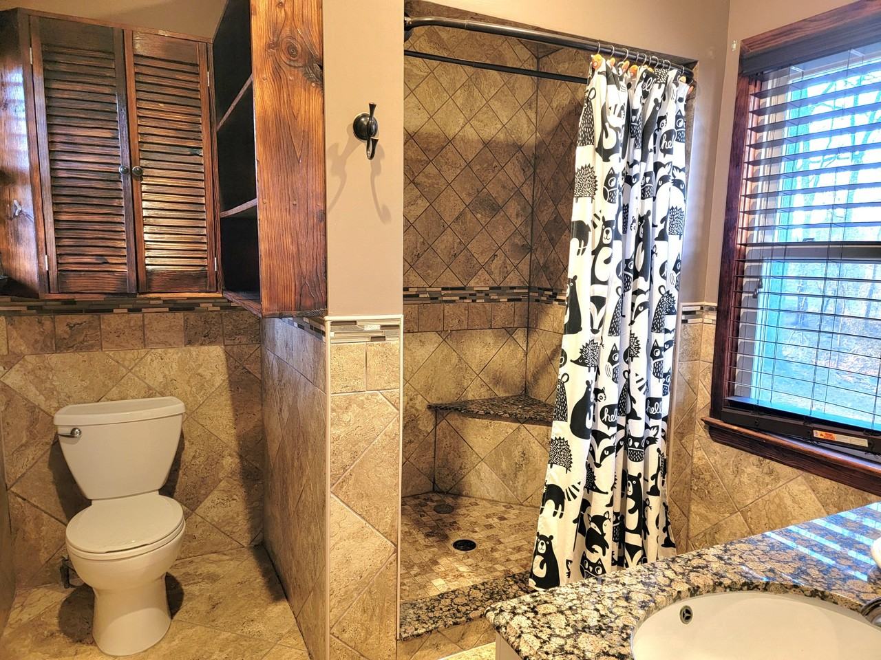 906 Center St - Photo 6 of 11