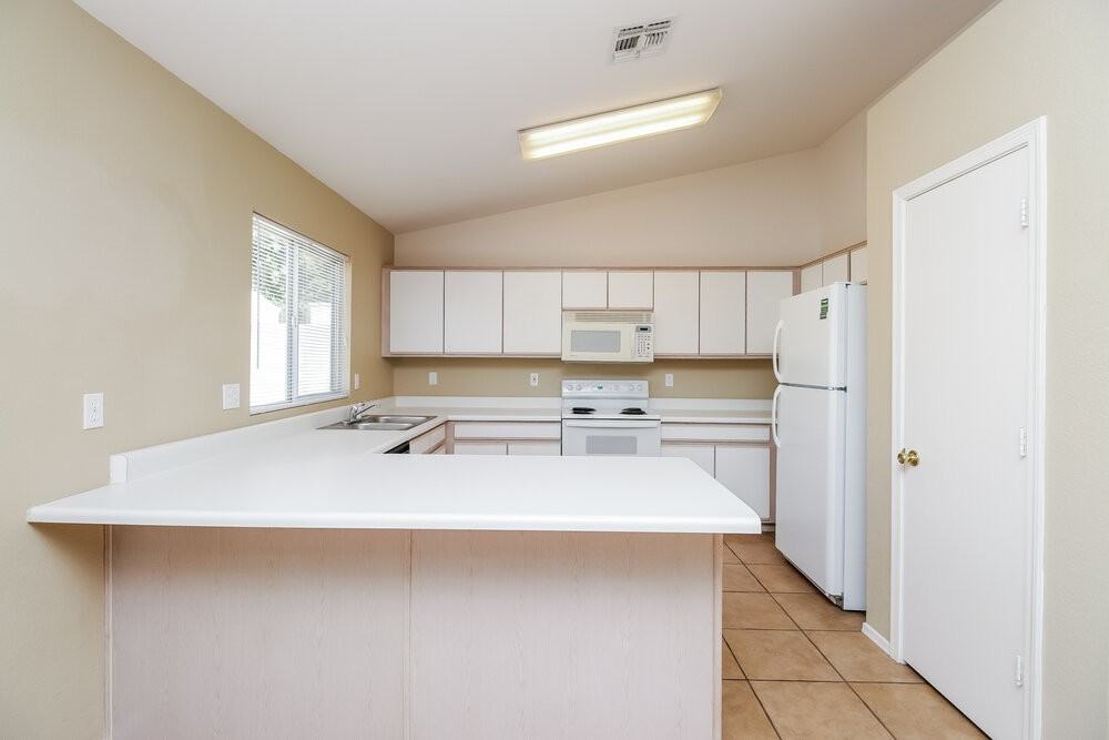 8046 E Fairfield St - Photo 7 of 16