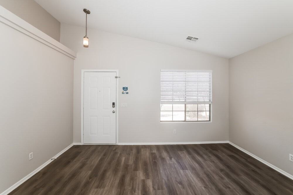 10633 W Pima St - Photo 4 of 15