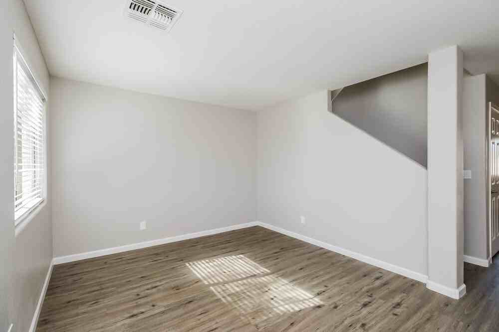 1836 E Silversmith Trl - Photo 4 of 17