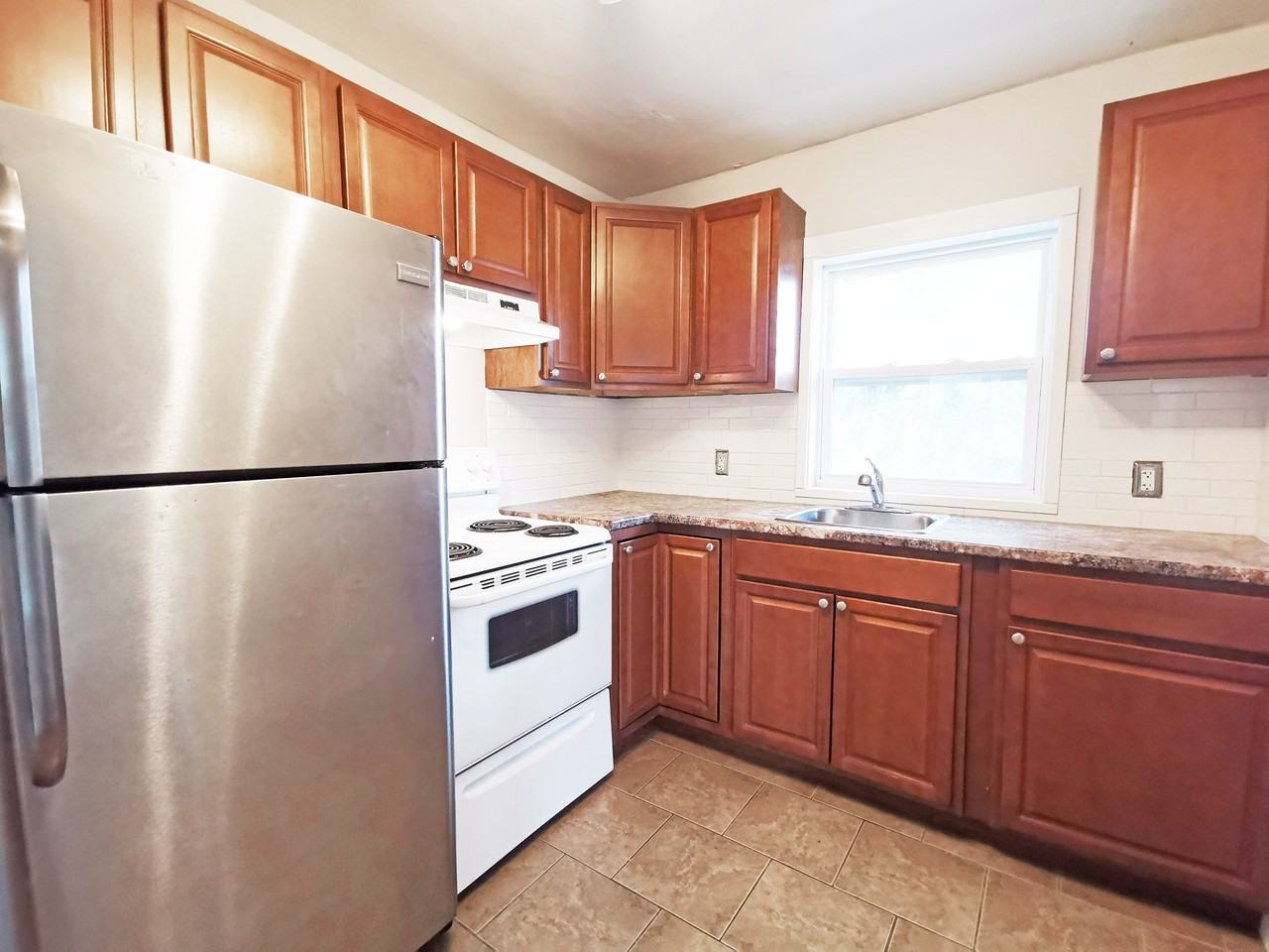 99 Innisfil Street #3 (Upper) - Photo 4 of 12