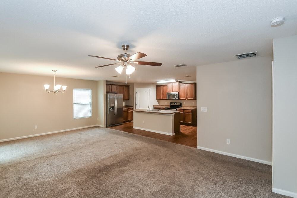 2236 Crystal Cove Dr - Photo 5 of 19