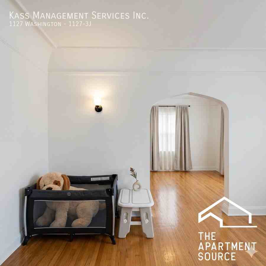 1127 Washington Blvd #3J - Photo 2 of 4