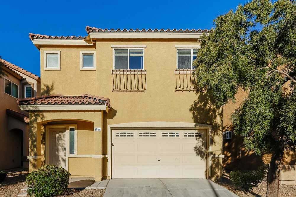 9657 Bouncing Ball St - Photo 4 of 17