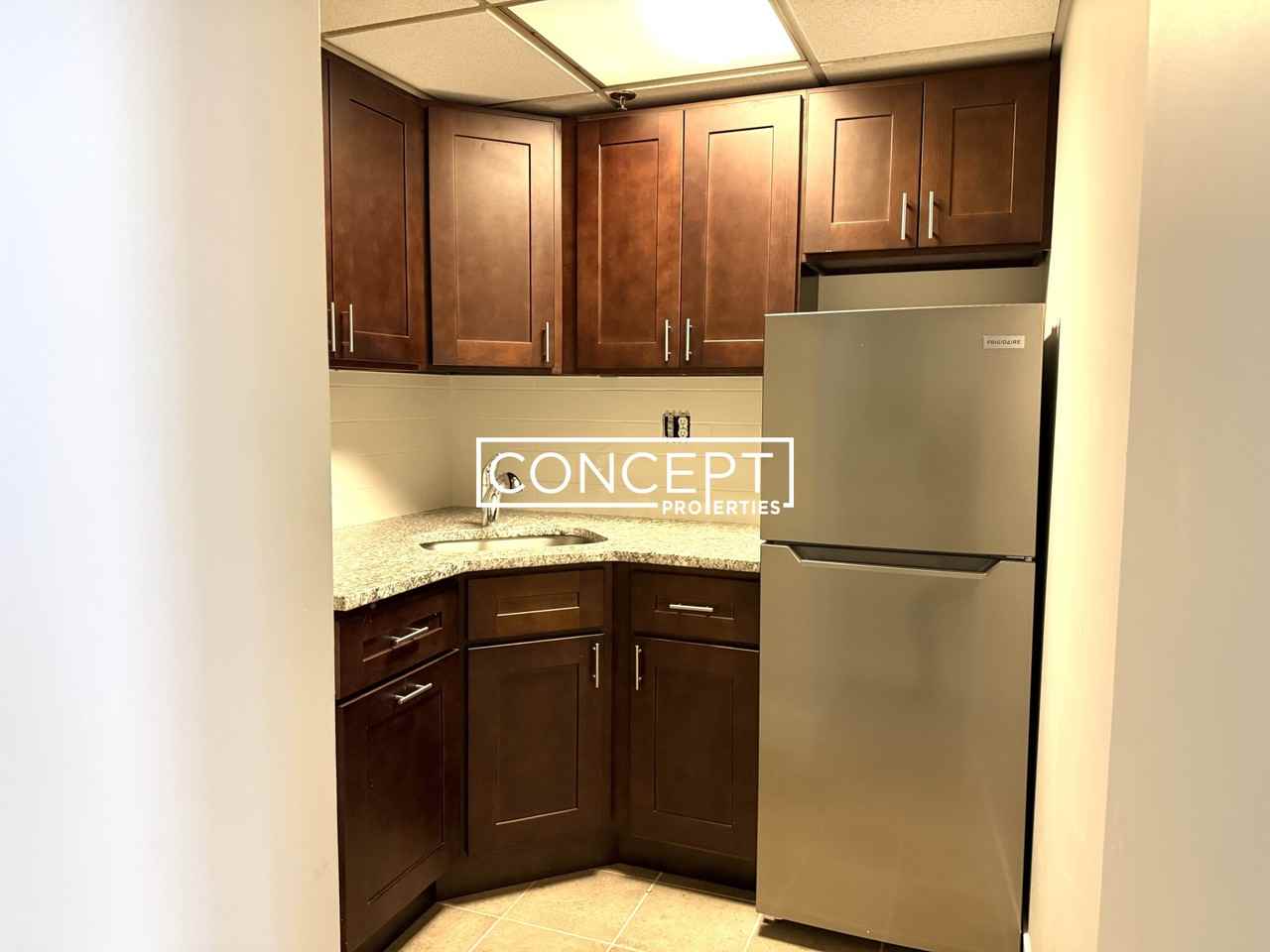62 Boylston St #718