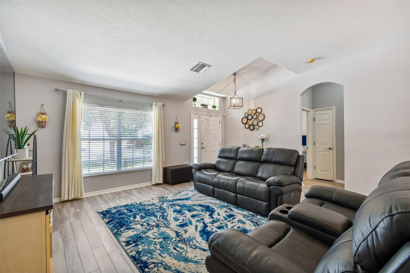 7124 Colonial Lake Dr - Photo 3 of 20