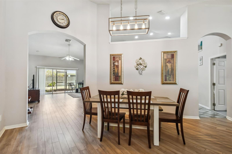 7124 Colonial Lake Dr - Photo 4 of 20