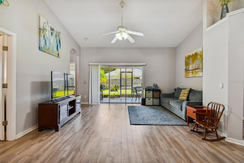 7124 Colonial Lake Dr - Photo 5 of 20