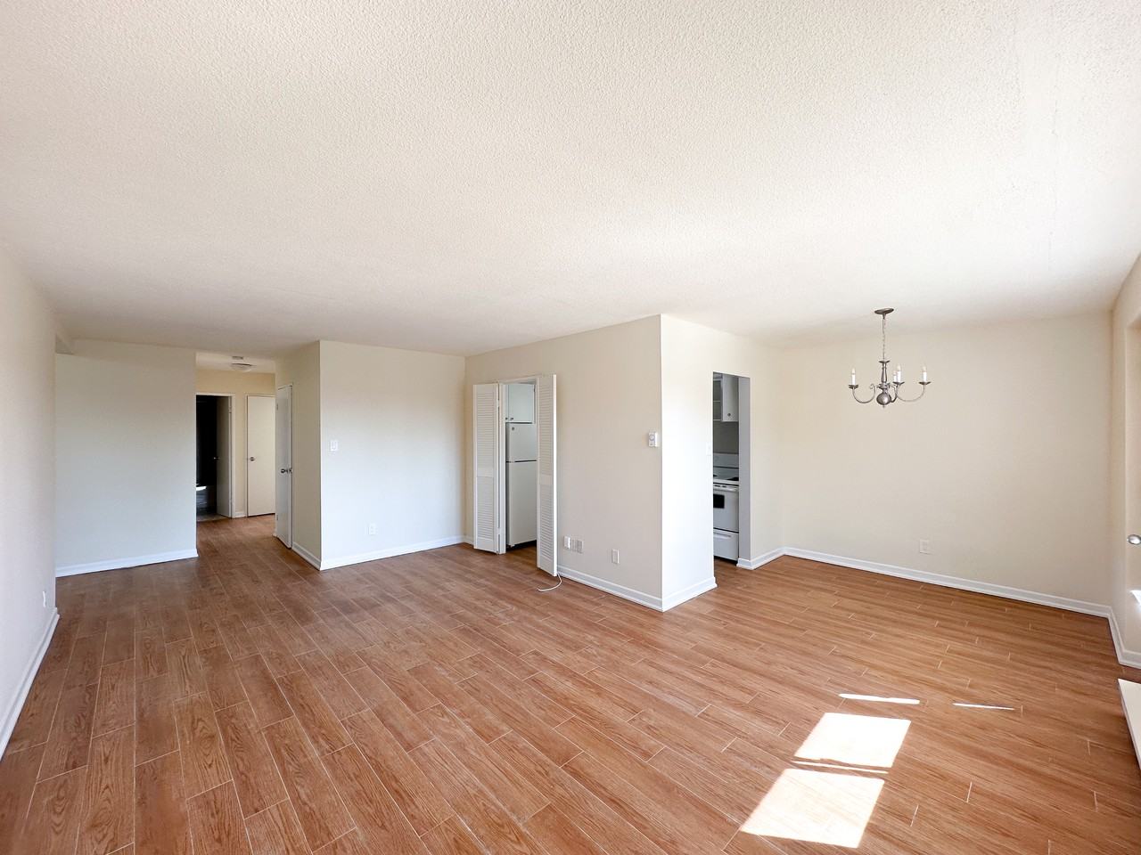 Reedaire Court Apartments - Photo 4 of 27