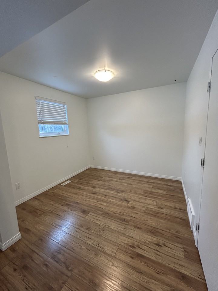 12148 105 St Nw - Photo 3 of 13
