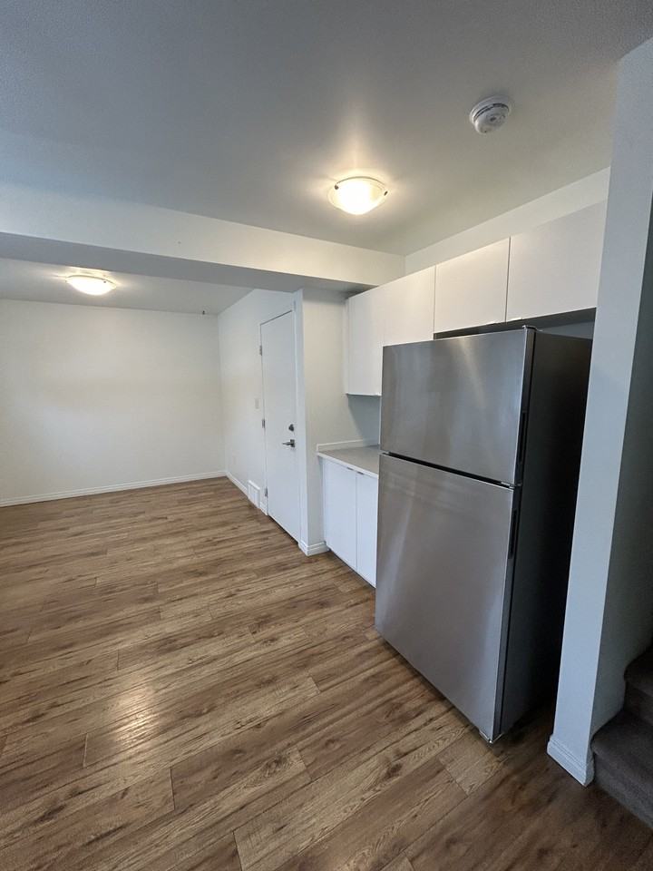 12148 105 St Nw - Photo 5 of 13
