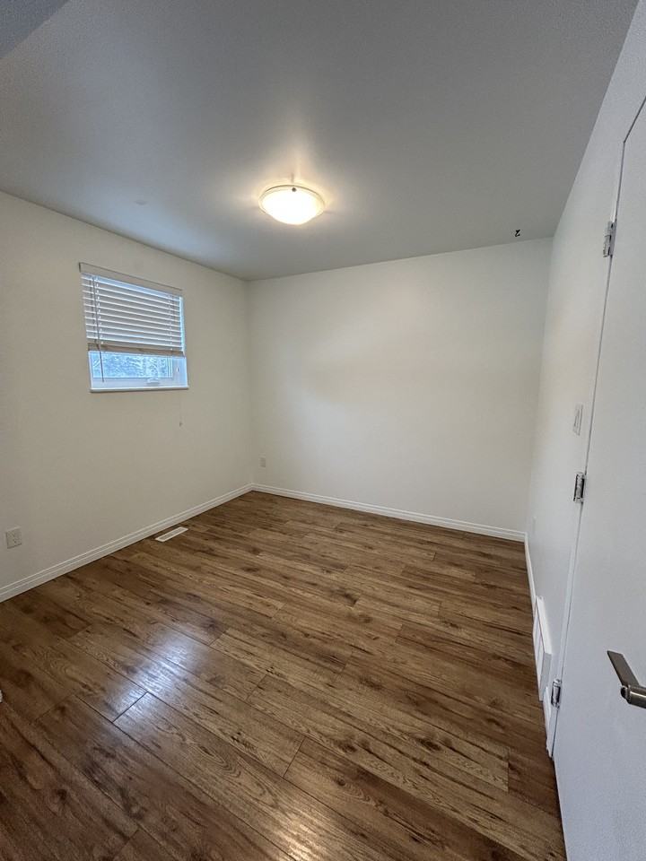 12148 105 St Nw - Photo 6 of 13