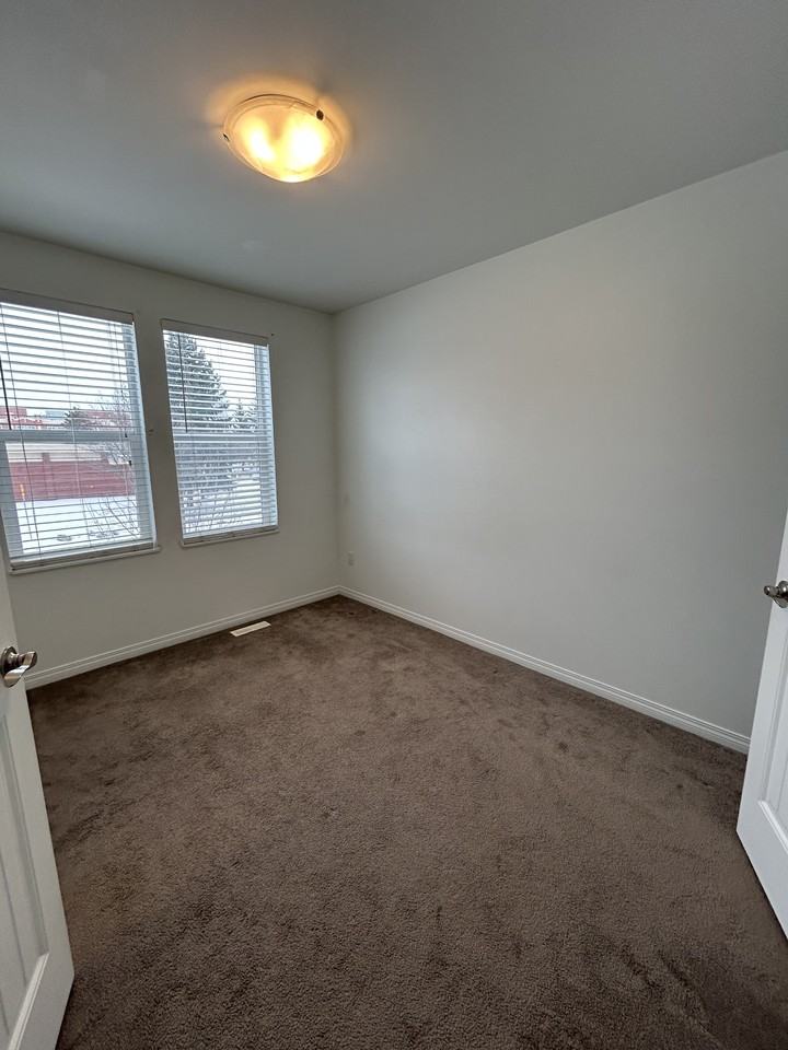 12148 105 St Nw - Photo 7 of 13