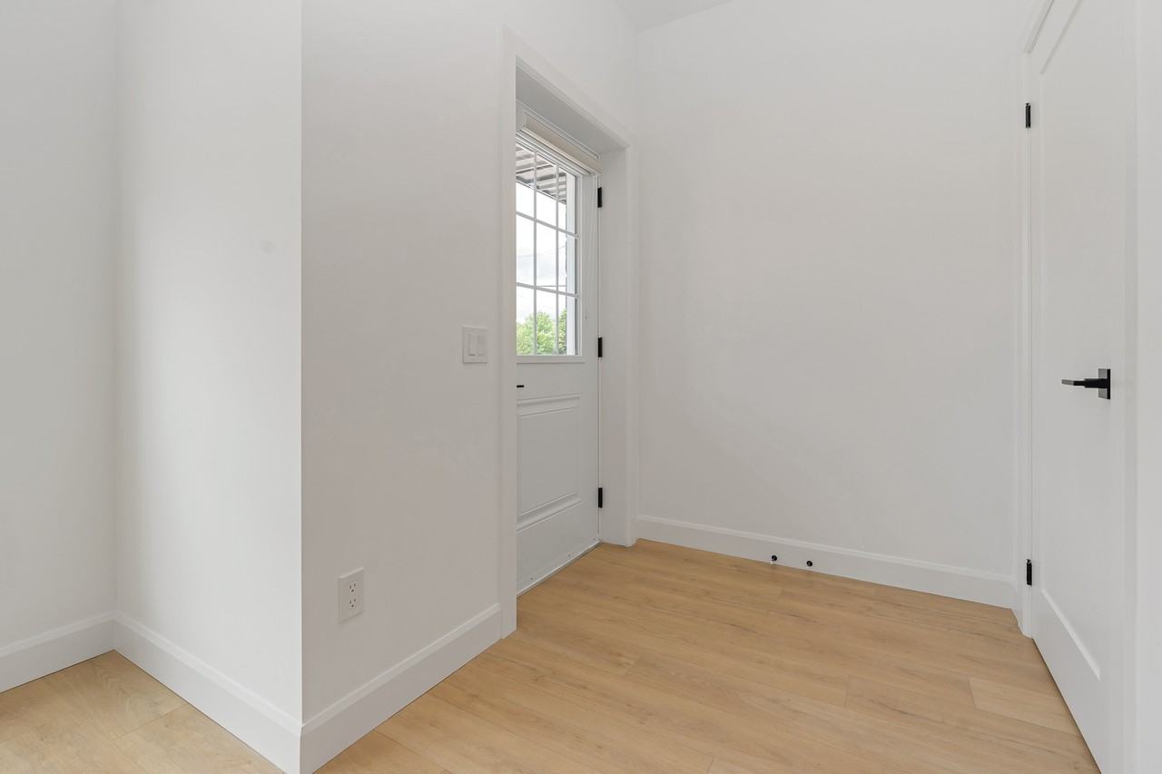 485 Dominion Ave, Midland, ON L4R 1P5, Canada - Photo 2 of 9