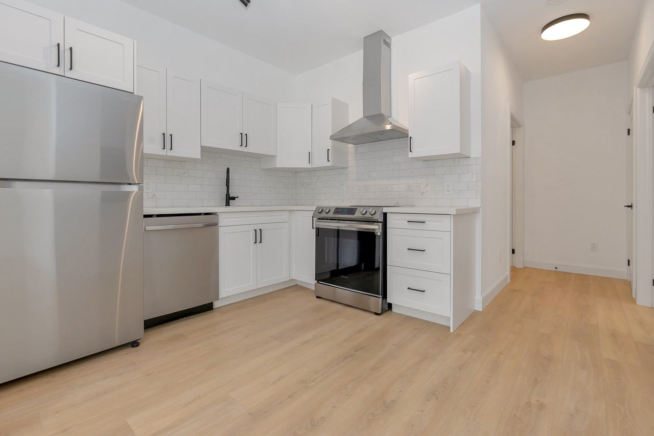 485 Dominion Ave, Midland, ON L4R 1P5, Canada - Photo 6 of 9