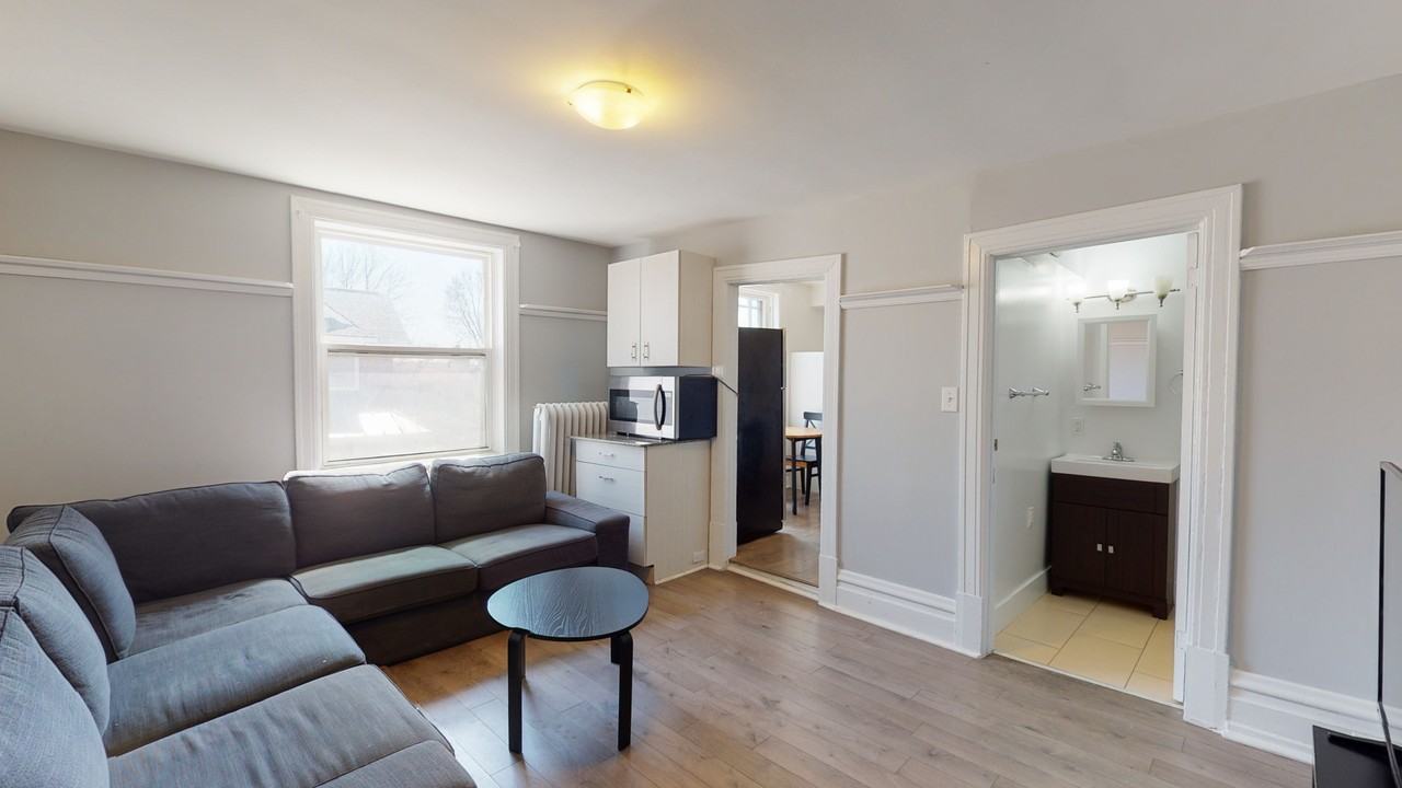 Carlyle Apartments - Photo 4 of 6