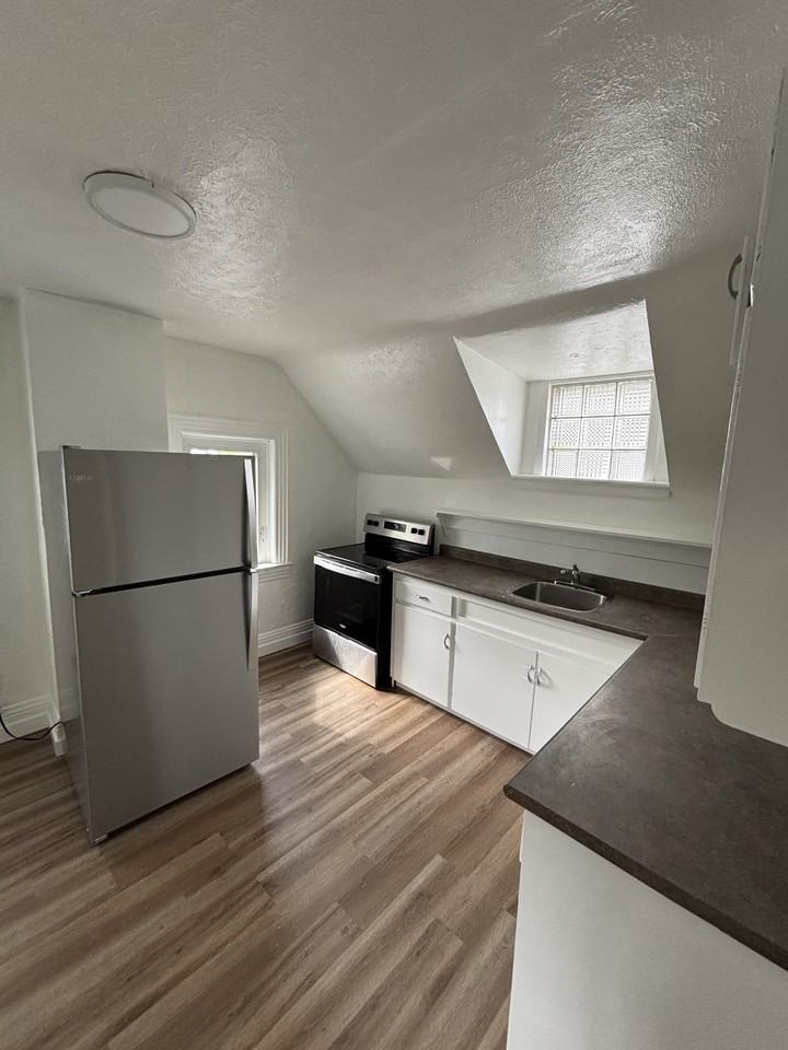 3-84 Maryland Street - Photo 6 of 10