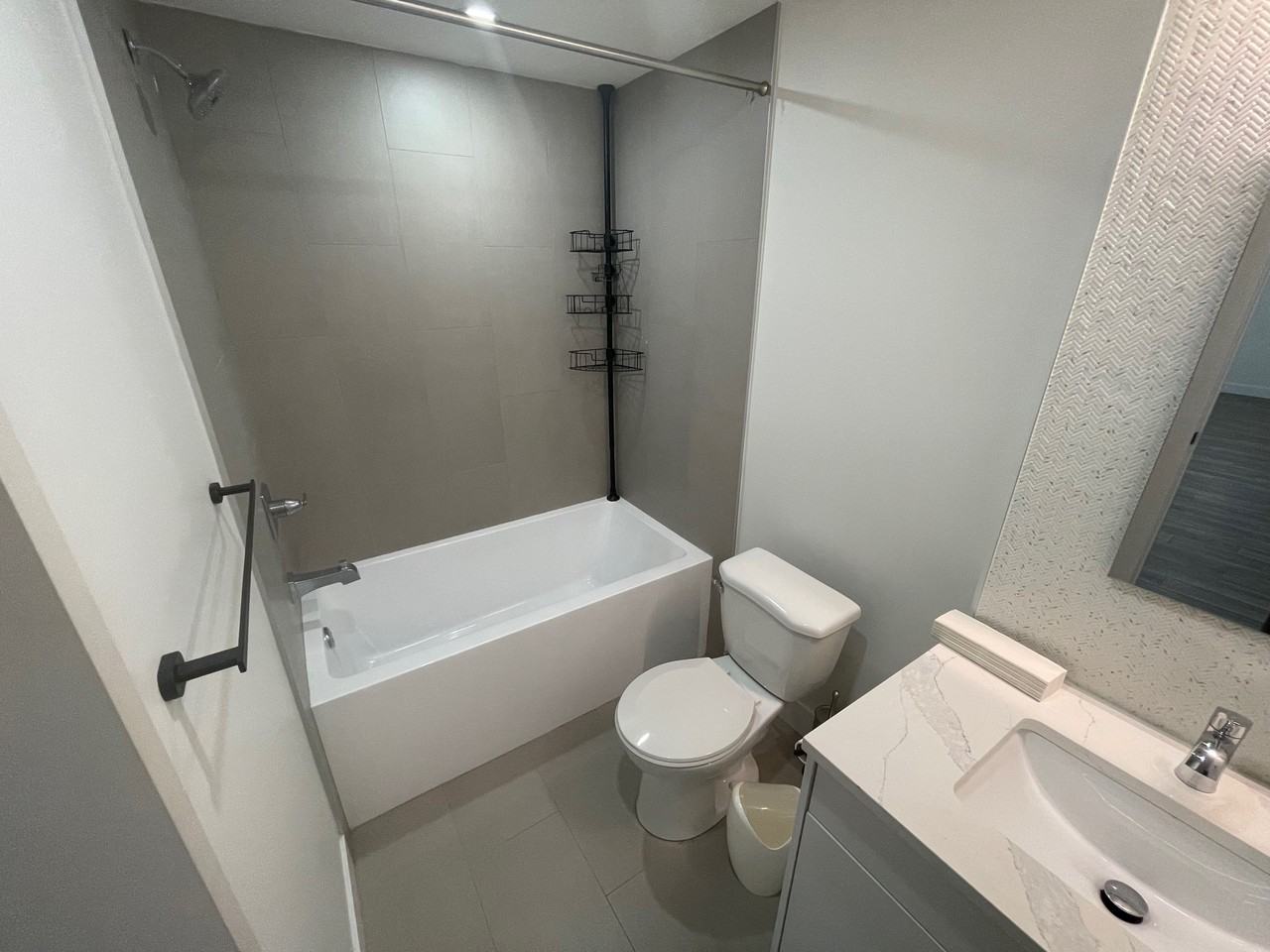 11306 11308 72 Ave NW, Edmonton, AB - Photo 4 of 19