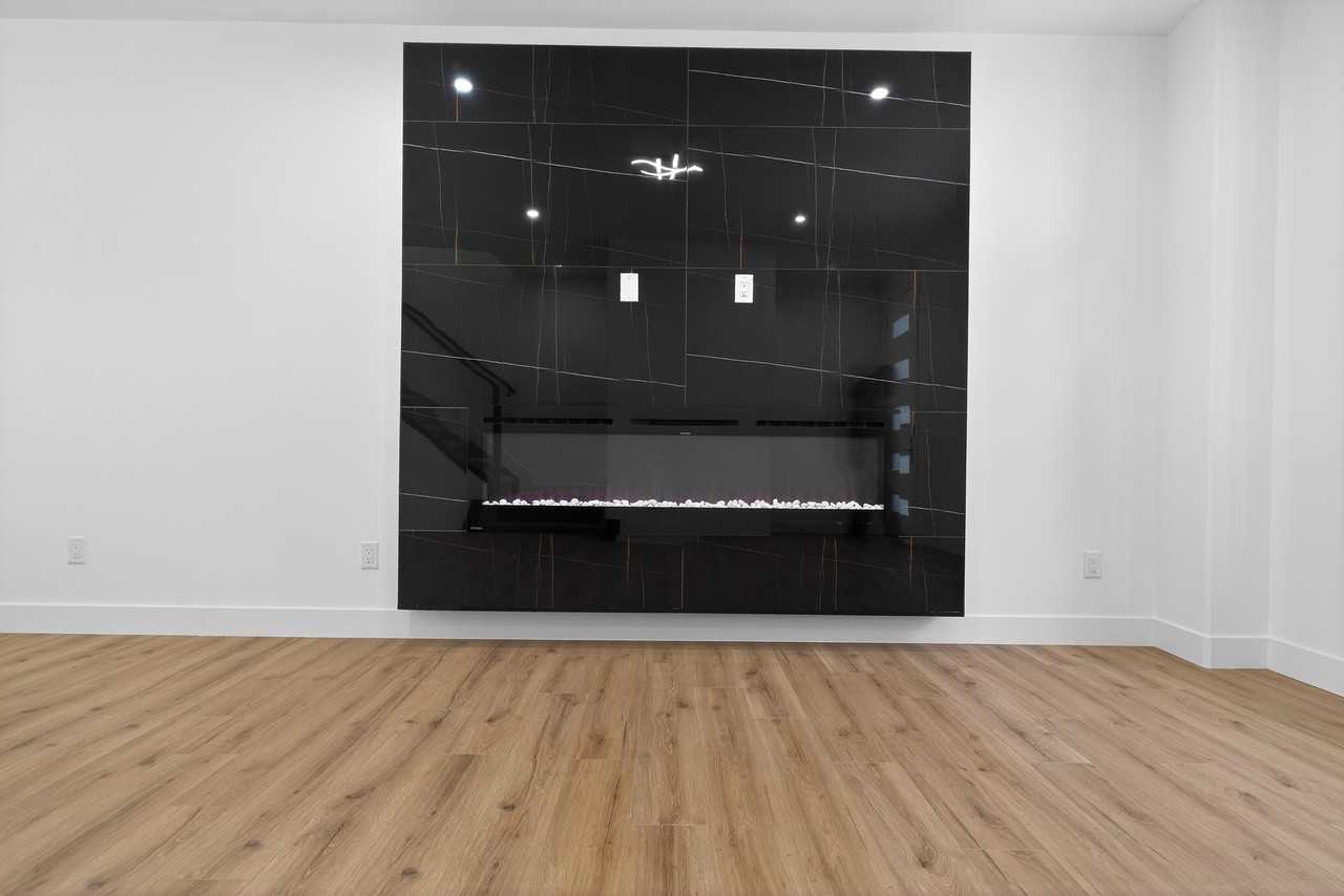 9050 90 Street NW - 4 Bedroom - Photo 3 of 10