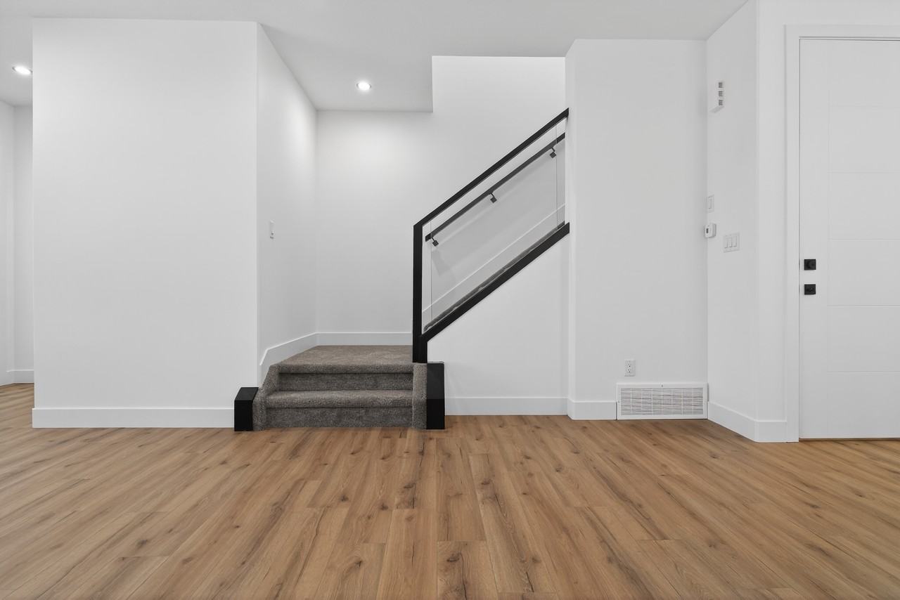 9050 90 Street NW - 4 Bedroom - Photo 4 of 10