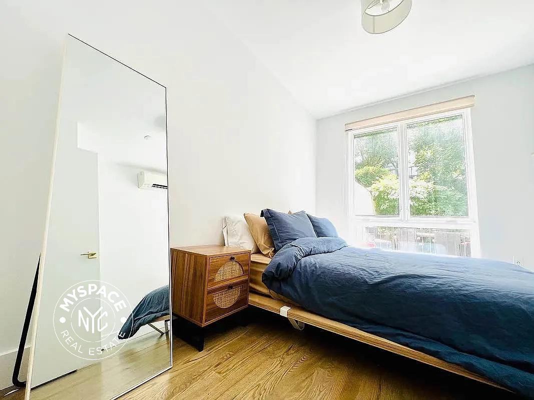 484 Gates Ave #4C - Photo 2 of 4