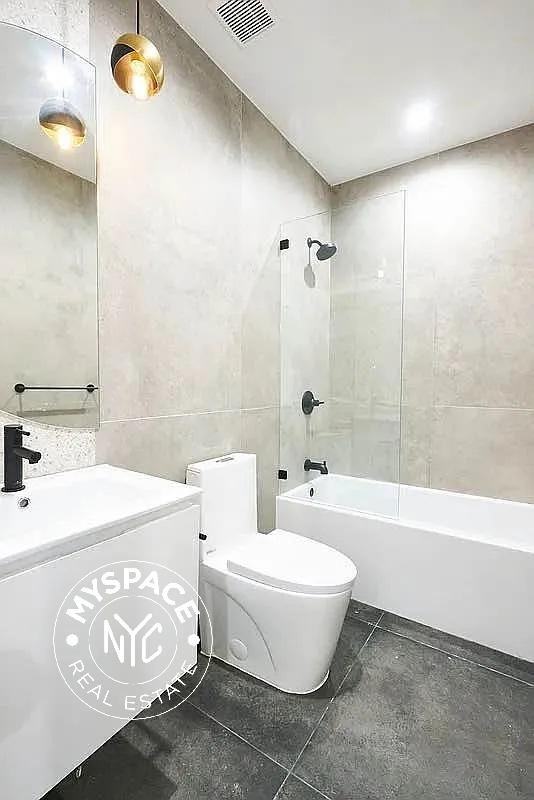 484 Gates Ave #4C - Photo 4 of 4