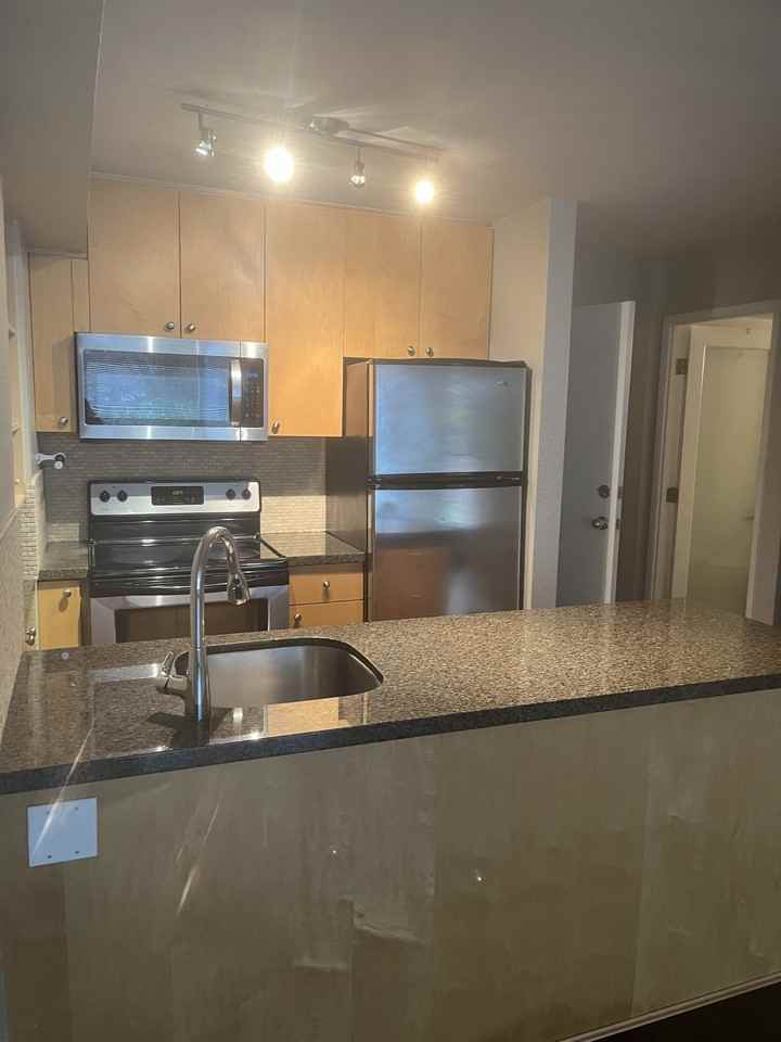 Burrard St & Drake St #222 - Photo 3 of 7