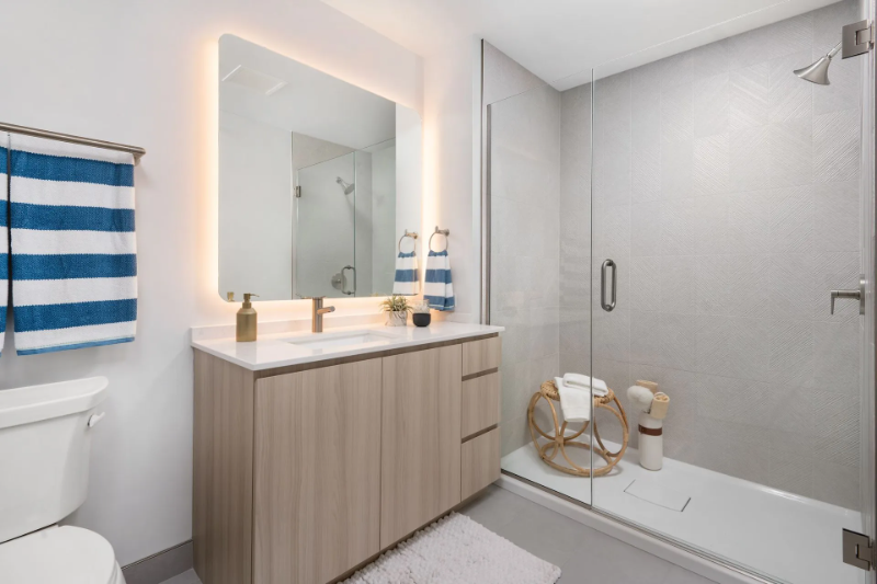 565 S Damen Ave - Photo 2 of 11