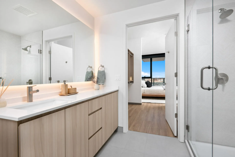 565 S Damen Ave - Photo 4 of 11