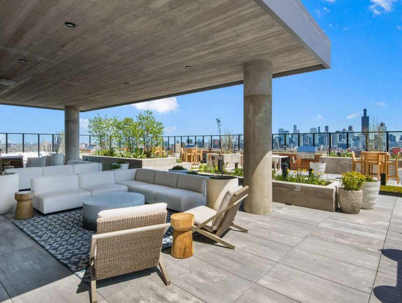 565 S Damen Ave - Photo 7 of 11