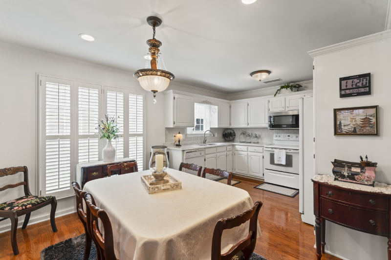 2808 Stonehedge Dr - Photo 4 of 16