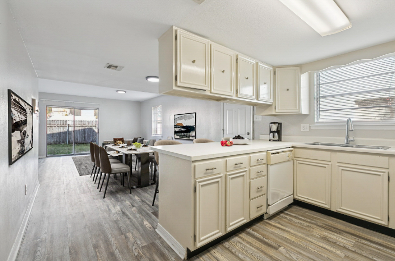 4001 Georgetown Dr - Photo 5 of 16