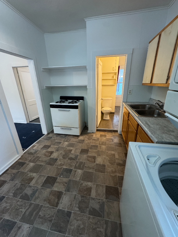 822 Oneida St #2 - Photo 3 of 9