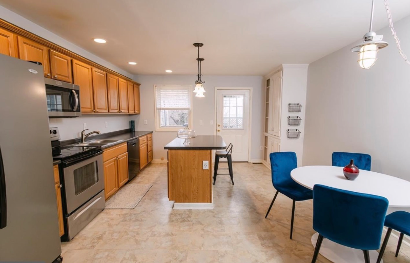 3732 Falls Rd - Photo 3 of 20