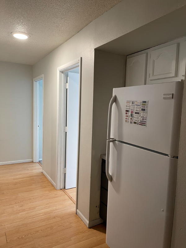 515 E Burlington St #11 - Photo 2 of 15