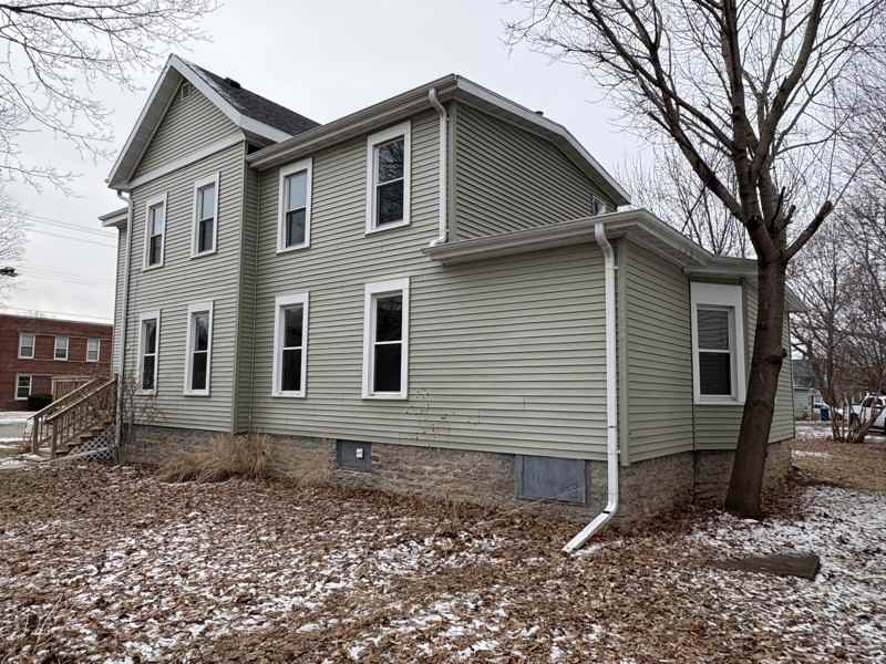 925 Minnesota St - Photo 3 of 19