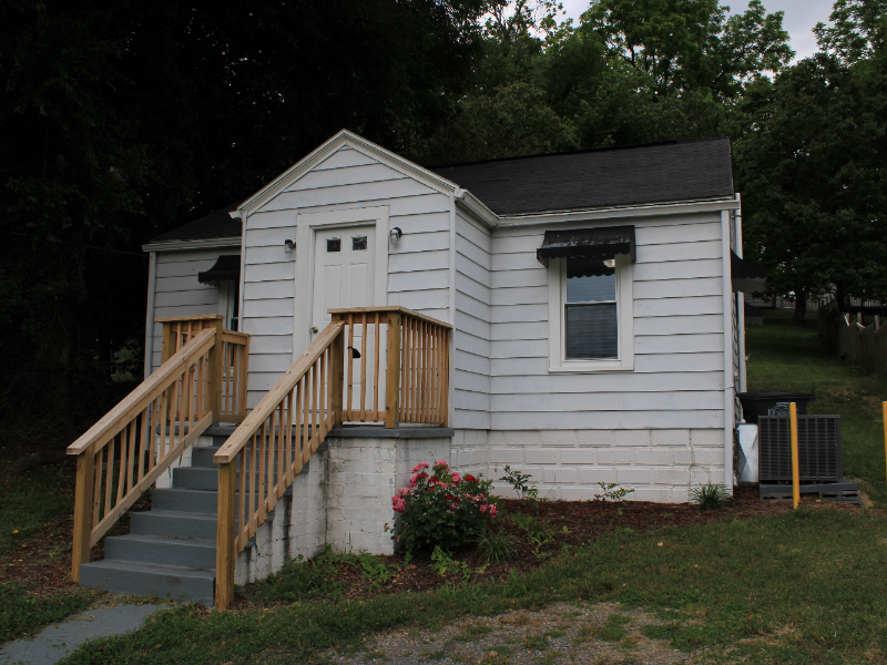 2110 Hawthorne St - Photo 2 of 20