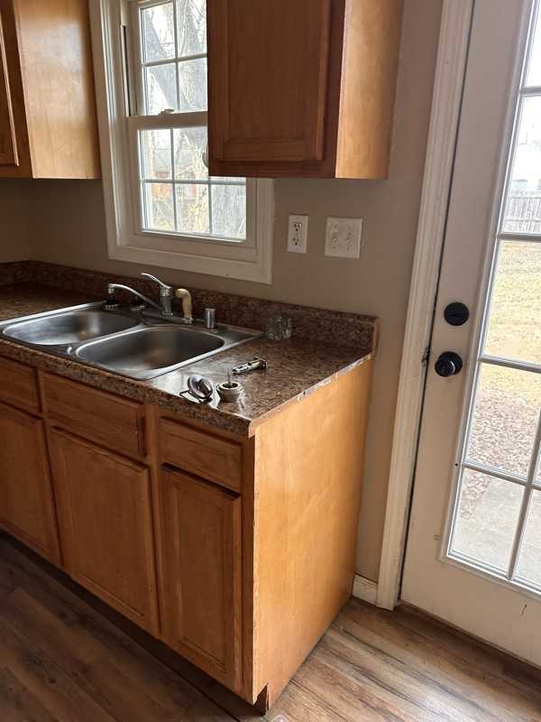 8403 Robin Hill Dr - Photo 7 of 20