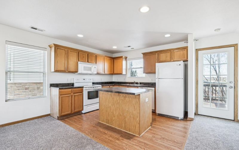 6810 S 182nd Ct - Photo 6 of 16